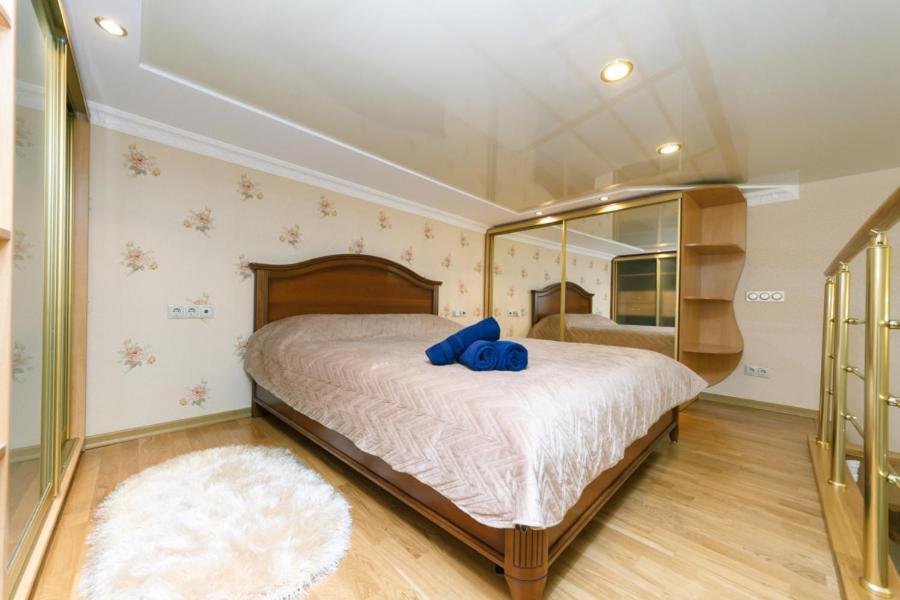Stylish Two-Level Flat 2 Min From Khreschatyk Kiev Exterior foto